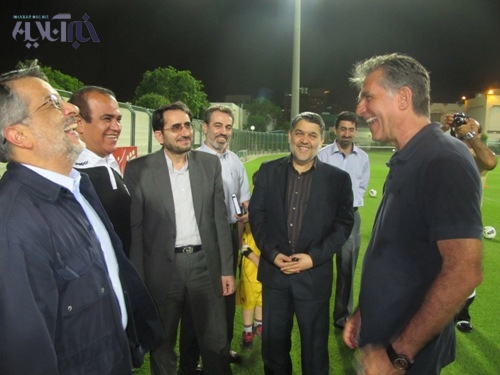 فیاض، سفیر ایران در امارات، در اردوی تیم ملی