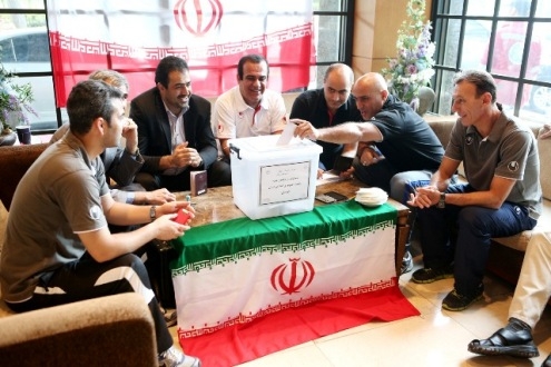 علیرضا منصوریان رای خودش را به صندوق انداخت