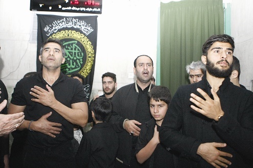 عابدزاده و پسرش در جمع عزاداران حسینی