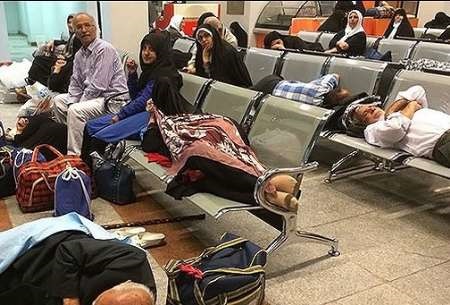 ۲۸ ساعت گذشت؛ مسافران همچنان در فرودگاه اهواز سرگردانند