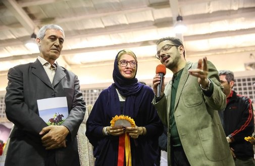 این مراسم را تعاونی هنرمندان برگزار کرده بود این مراسم را تعاونی هنرمندان برگزار کرده بود