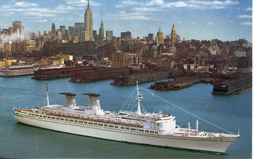 کشتی رافائل در ساحل منهتن نیویورک