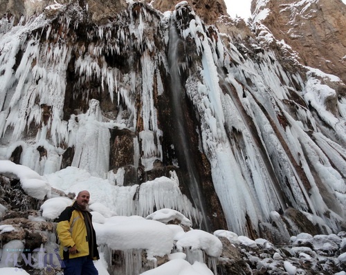آبشار زیبا و یخ زده مارگون در بهمن ماه 1392