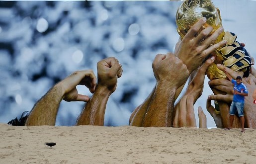 عکسی از بنر قهرمانی آرژانتینی ها در کنار سواحل برزیل! 1