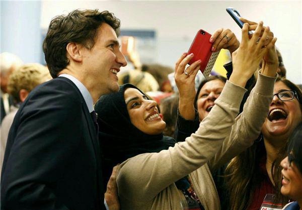 سلفی نخست وزیر کانادا با مهاجران سوری/عکس
