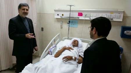 سفیر ایران در کویت در حال عیادت از نمازگزاران ایرانی زخمی شده در انفجار تروریستی/ عکس