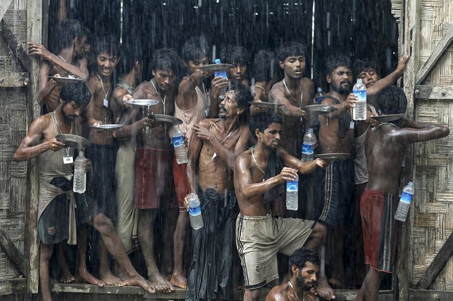باران برای پناهجویان تشنه/ عکس