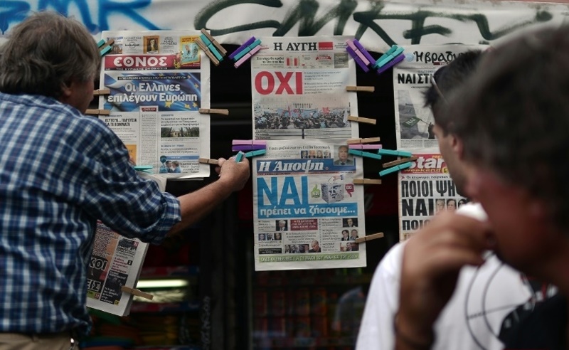 جدال «آری» و «خیر» روزنامه‌های یونان در روز رفراندوم/ عکس
