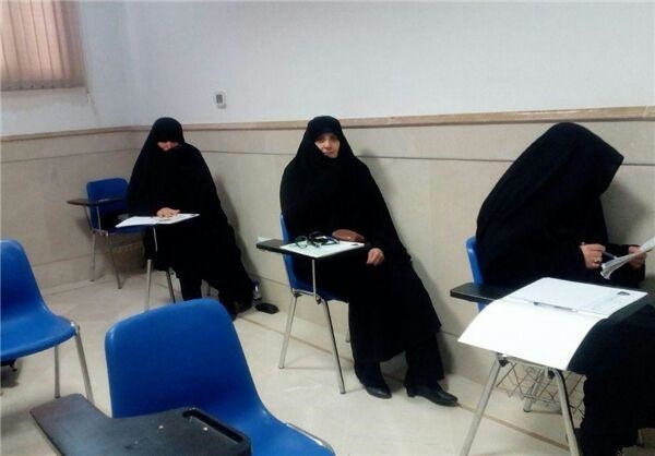 تصویری از زنانی که امروز در آزمون خبرگان شرکت کردند