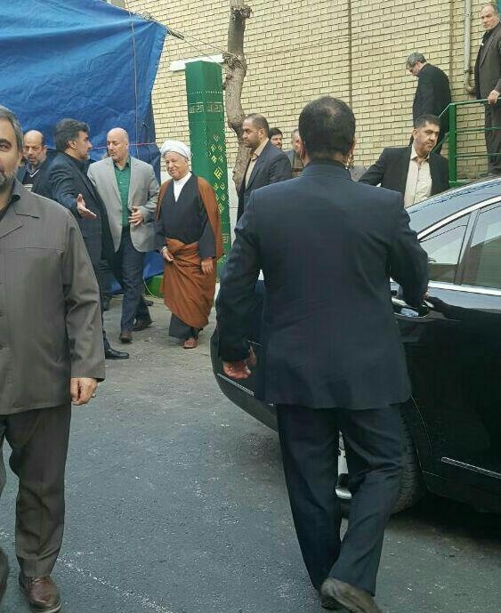 عکس|حضور هاشمی رفسنجانی در مراسم ترحیم آیت‌الله موسوی اردبیلی