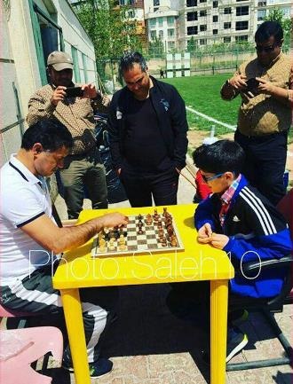 شطرنج بازی کردن علی دایی