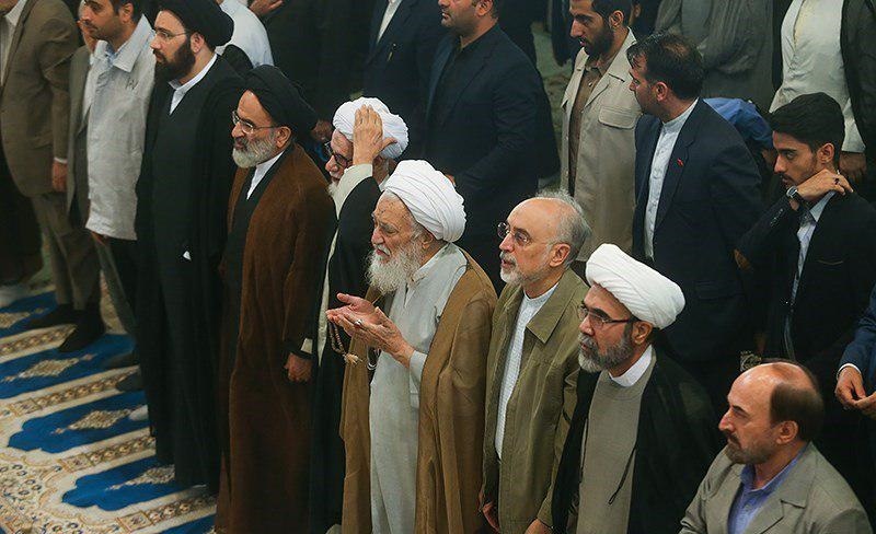 عکس| نوه امام خمینی در صف اول نماز جمعه