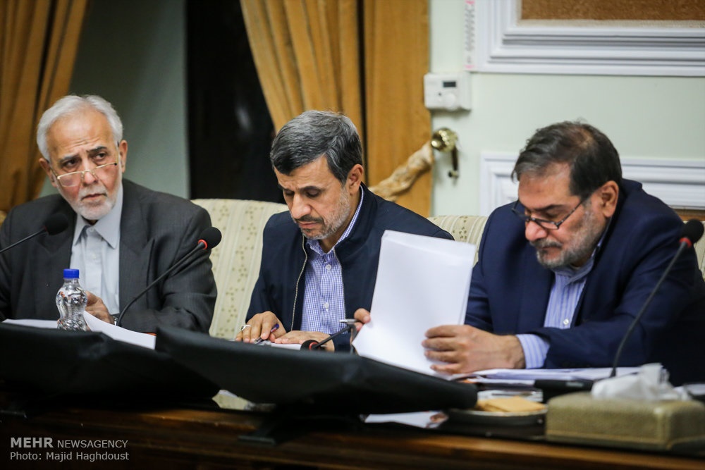 تصویری از هم‌نشینی احمدی‌نژاد و معاونش در مجمع تشخیص مصلحت