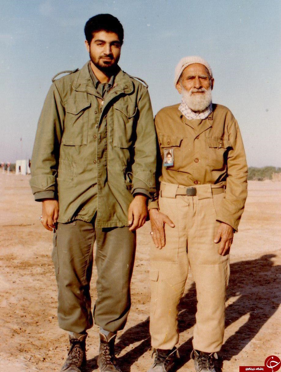 تصویری از سردار سلیمانی و پدرش در جبهه