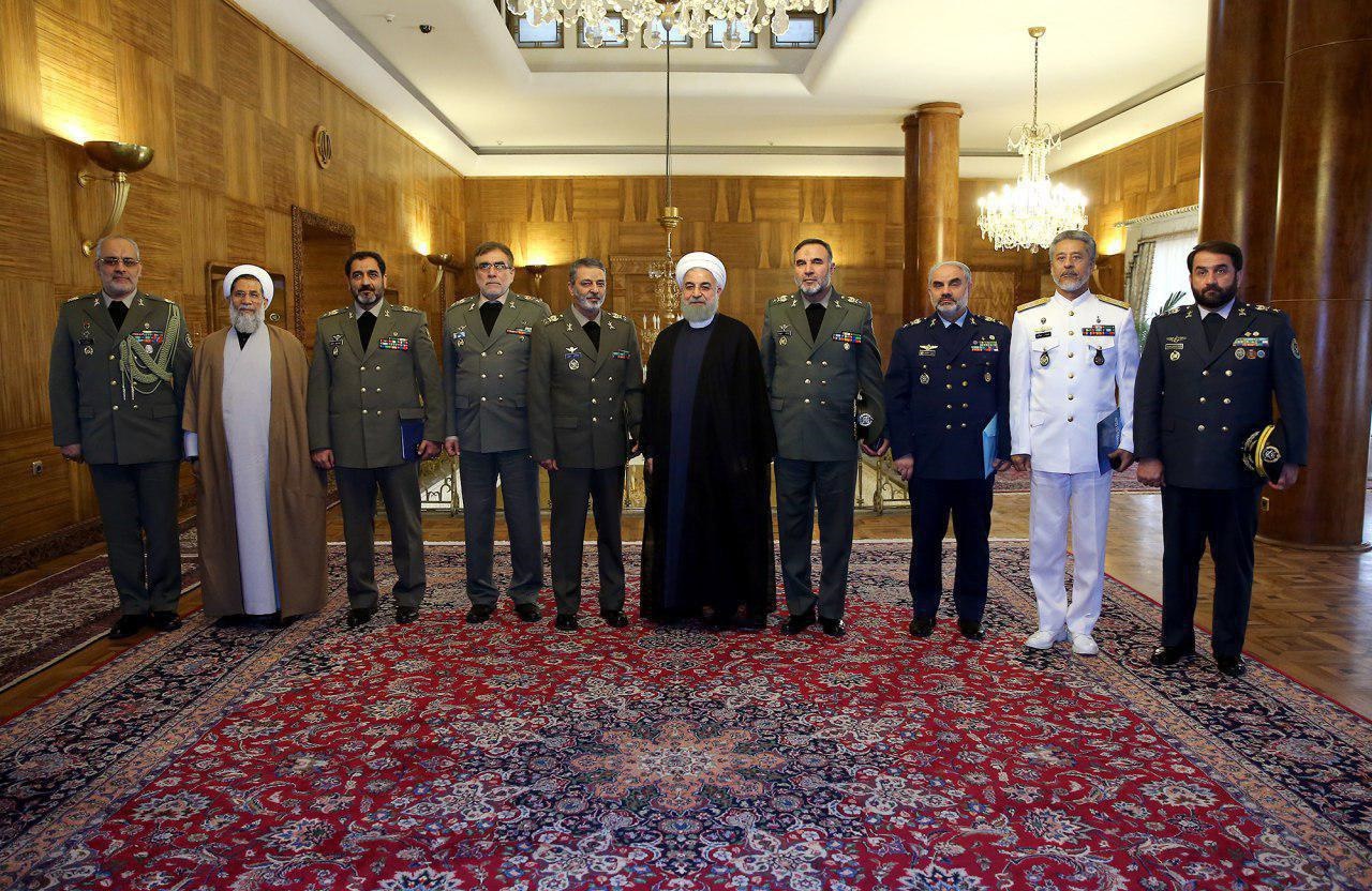 نظر شما درباره این عکس چیست؟/دیدار فرماندهان ارتش با روحانی