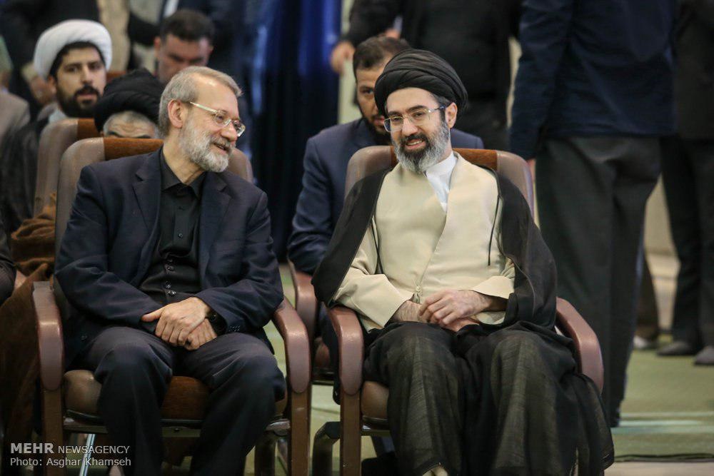 هم‌نشینی علی لاریجانی با فرزند مقام معظم رهبری