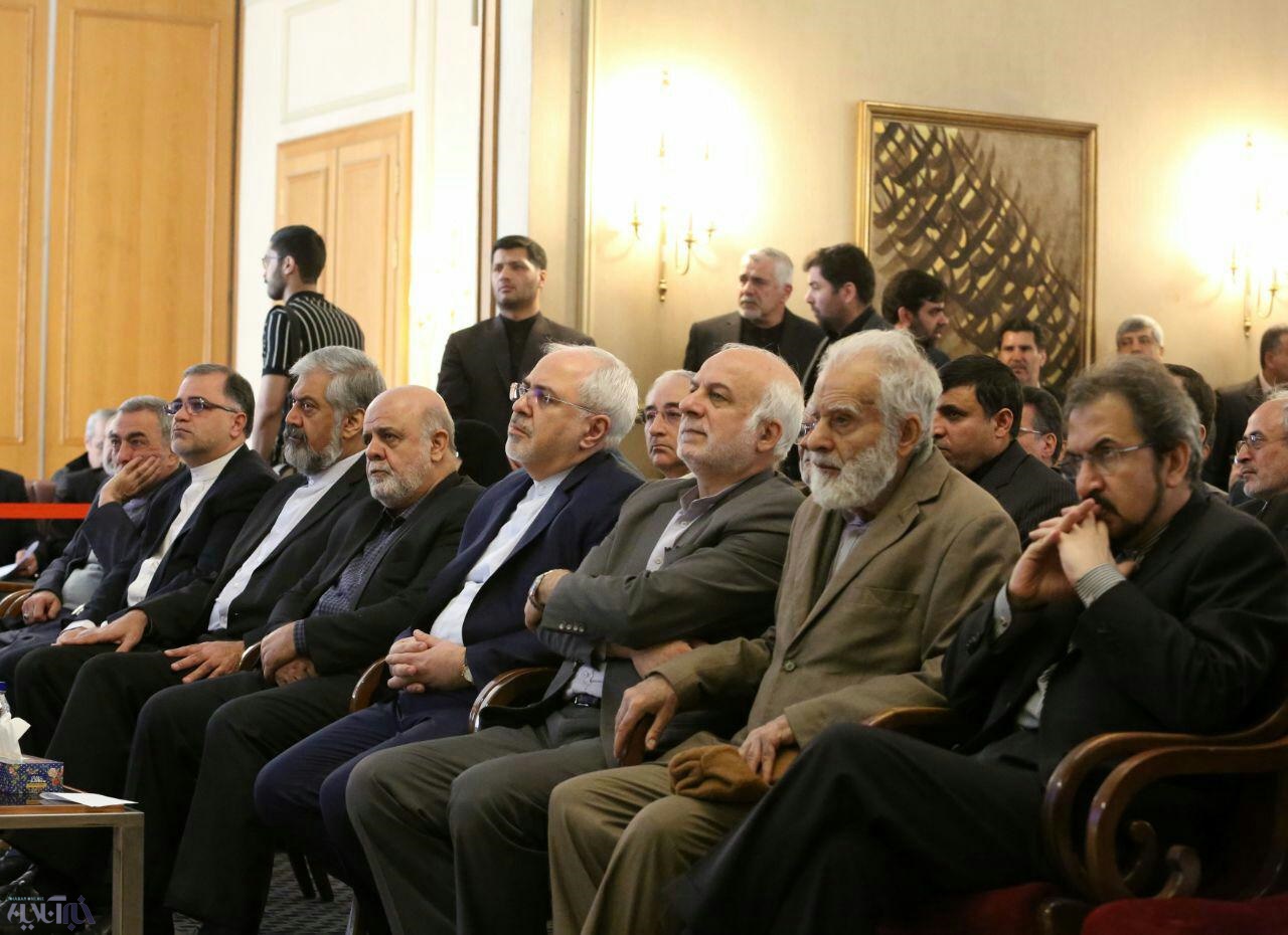 ظریف در مراسم بزرگداشت شهدای وزارت خارجه/عکس