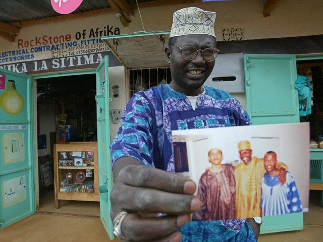 عکس| برادر ناتنی اوباما گواهی تولد کنیایی برادرش را منتشر کرد