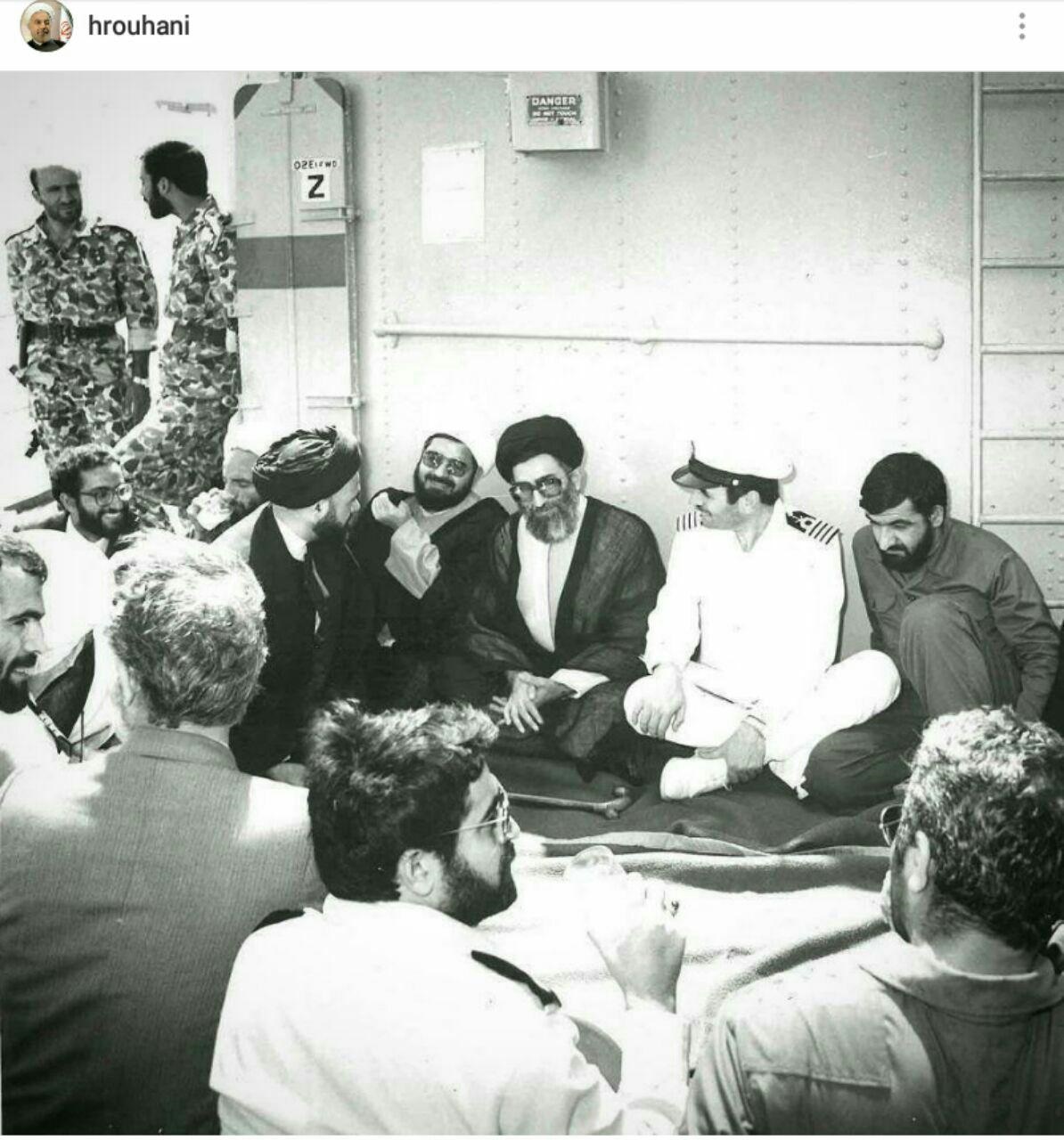 عکس| حسن روحانی و مقام معظم رهبری بر عرشه ناو نیروی دریایی ارتش