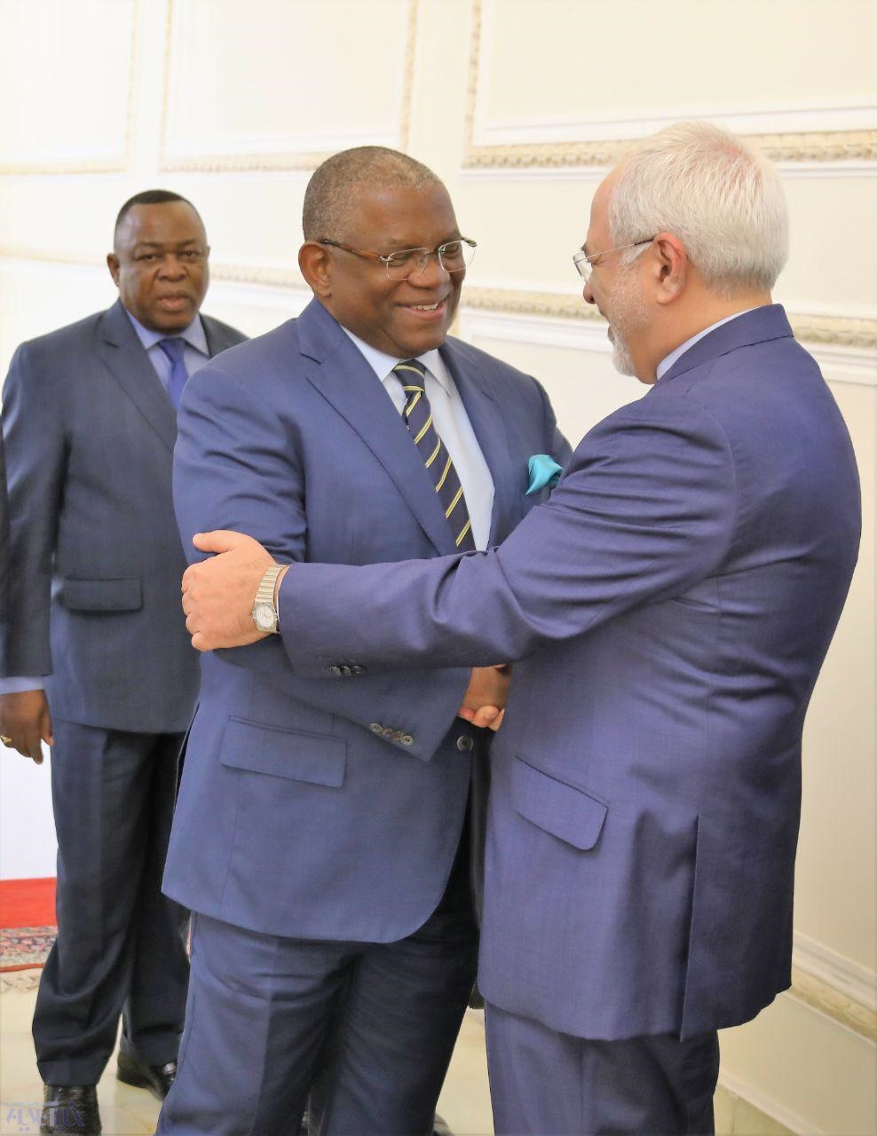 عکس| دیدار ظریف با وزیر خارجه آنگولا