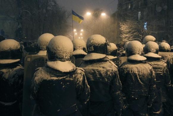 تظاهرات اوکراینی‌ها زیر برف سنگین