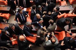 دعوای کردی- ترکی در پارلمان ترکیه