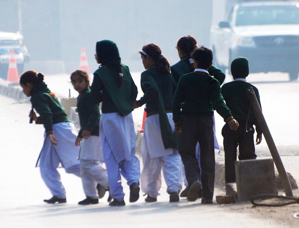 ۵۰۰ گروگان‌ در حمله افراد مسلح به مدرسه‌ای در پیشاور پاکستان
