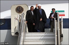 سفر روحانی به بندر چابهار / رئیس جمهور مورد استقبال مقامات استانی قرار گرفت
