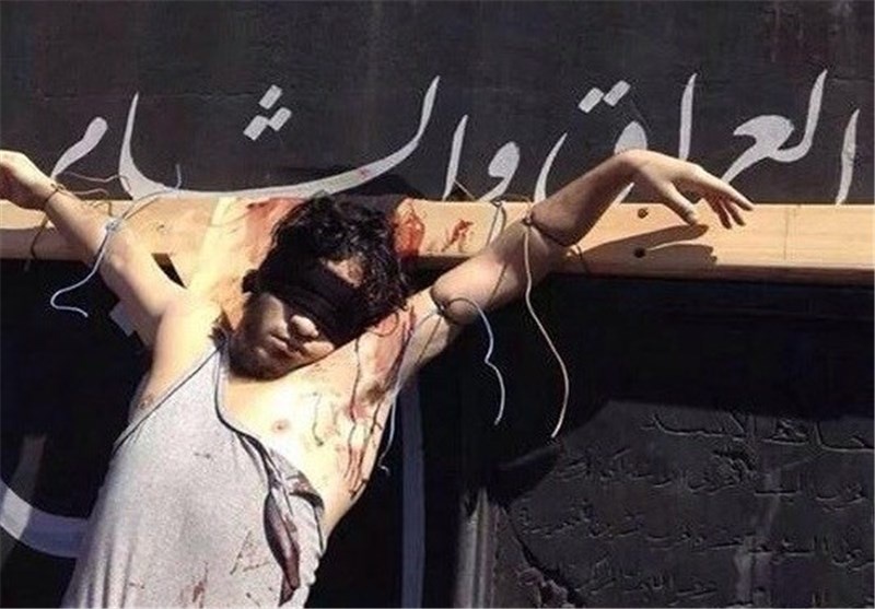داعش یک شهروند سوری را به صلیب کشید