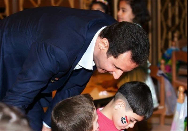 بشار اسد و همسرش در دیدار با خانواده‌های شهدا