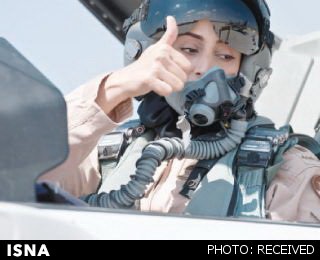 پرواز جنگنده اماراتی با نخستین خلبان زن
