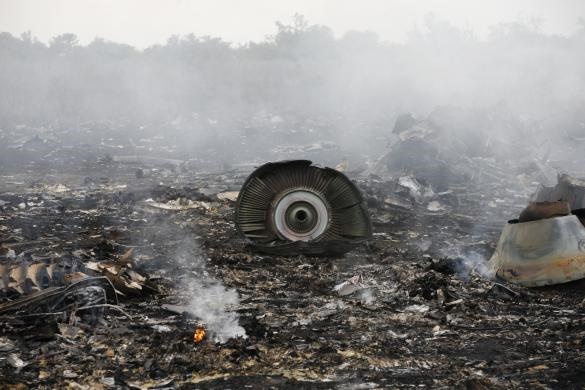 تصاویر جدید رویترز از سقوط هواپیمای مسافربری مالزی