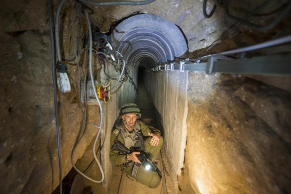 تصاویری از یک تونل حماس در زیر دیوار حائل