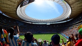 اقدام جالب برزیلی‌ها در جریان جام جهانی/ «پادشاه پله» در میان هواداران آرژانتین