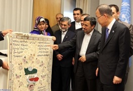 نکاتی درباره قالیچه جنجالی: یقه دولت خاتمی را بگیرید نه احمدی نژاد!