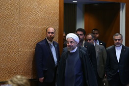 رئیس‌جمهور وارد تهران شد/ چه کسانی از روحانی استقبال کردند؟