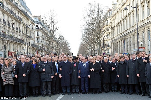 حذف تصاویر زنان سیاستمدار از عکس راهپیمایی پاریس توسط یک روزنامه اسرائیلی