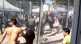 حمله پلیس استرالیا به پناهجویان ایرانی در جزیره مانوس تکذیب شد/ ادامه اعتصاب غذا