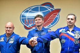 آمریکا و روسیه در فضا بر عکس زمین به جای رقابت همکاری می‌کنند؟/شما نظر دهید