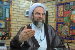 توصیه یک استاد حوزه علمیه قم به عزاداران حسینی: در مجالسی که حرف های تفرقه انگیز می زنند، ننشینید