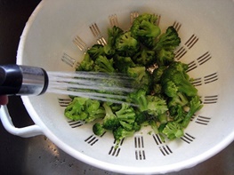 آب الکترولیز شده جایگزین مواد شیمیایی برای ضدعفونی سبزیجات