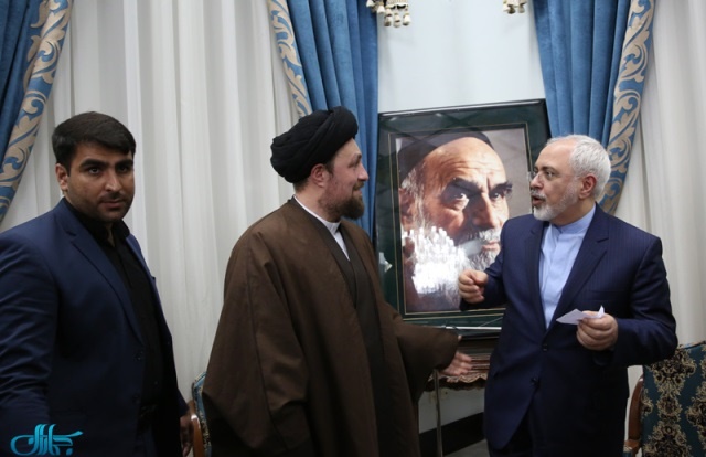 خوش و بش حسن خمینی با اعضای تیم مذاکره کننده