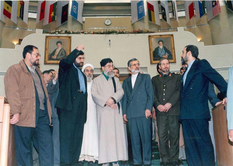 جواد ظریف، ولایتی، کمال و صادق خرازی در کنار مقام معظم رهبری ۱۸ سال قبل/ عکس