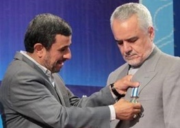یادآوری زنجیره تخلفات مدیران دولت گذشته/ چرا احمدی نژاد به رحیمی نشان افتخار داد؟