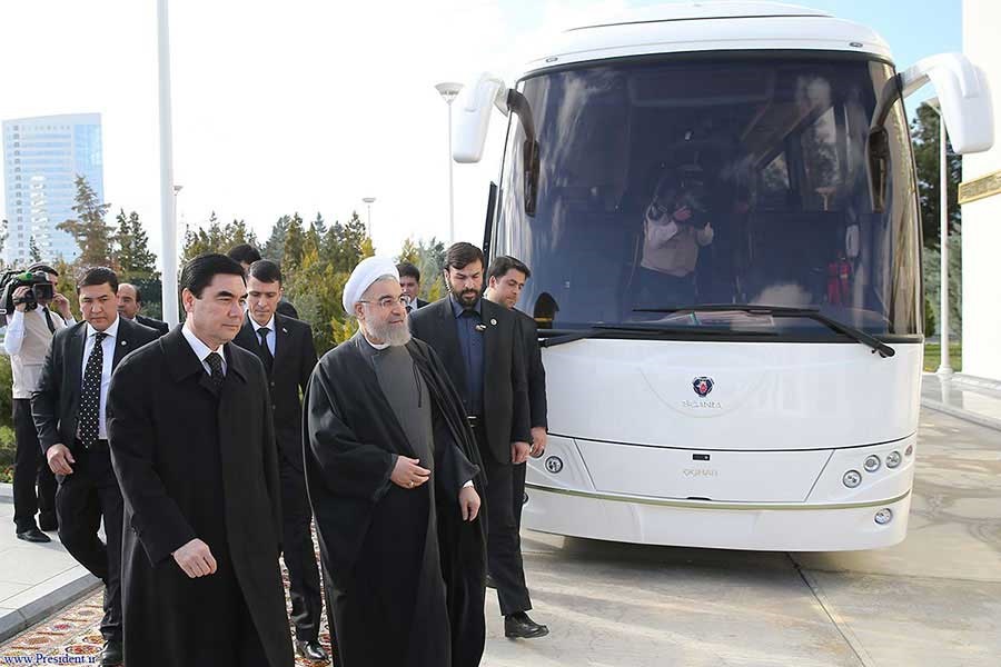 اتوبوسی که روحانی به رییس جمهور ترکمنستان هدیه داد 