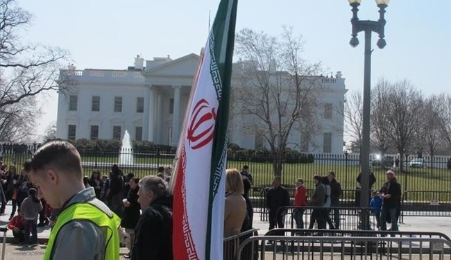 اهتزاز پرچم ایران مقابل کاخ سفید