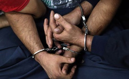 بازداشت کارچاق کن میلیاردی در یزد/ کارمند بازنشسته، قاچاقچی ها را سرکیسه می کرد!