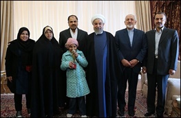 روحانی در دیدار با دیپلمات آزاد شده ایرانی:ملت ایران برای دفاع از آرمانهایش بهای زیادی پرداخت کرده