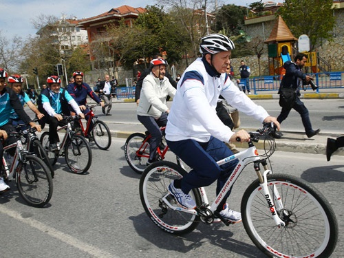 دوچرخه‌سواری اردوغان در خیابانهای استانبول