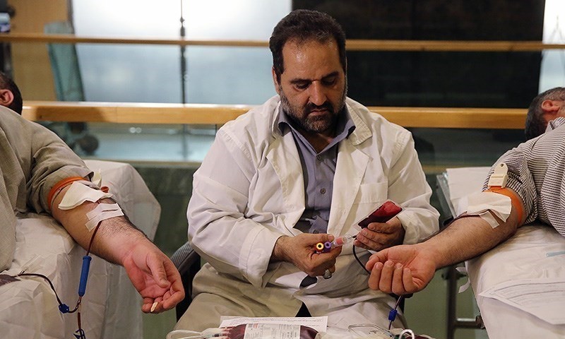 نمایندگان مجلس به مجروحان یمنی خون اهدا کردند